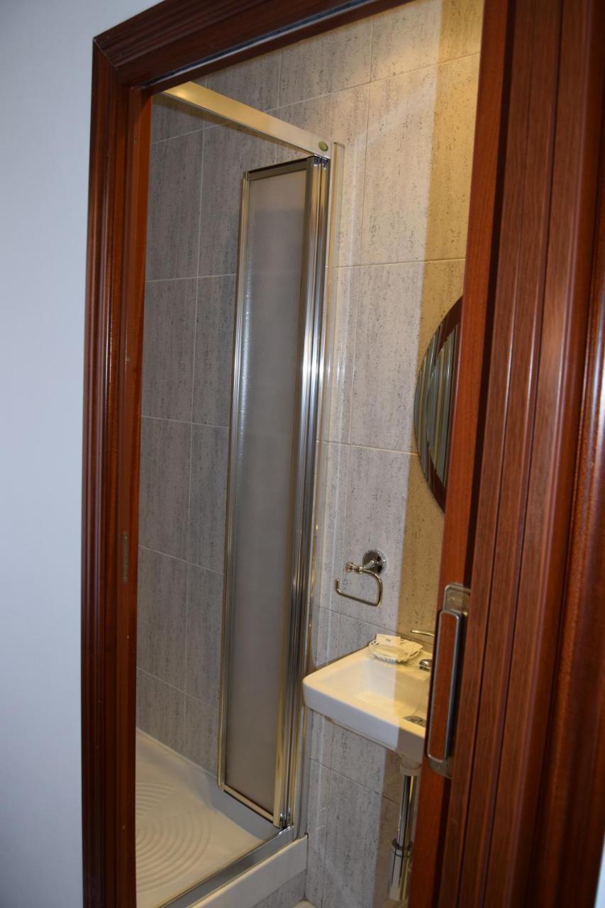 Hostal Rofer Madrid Exterior foto