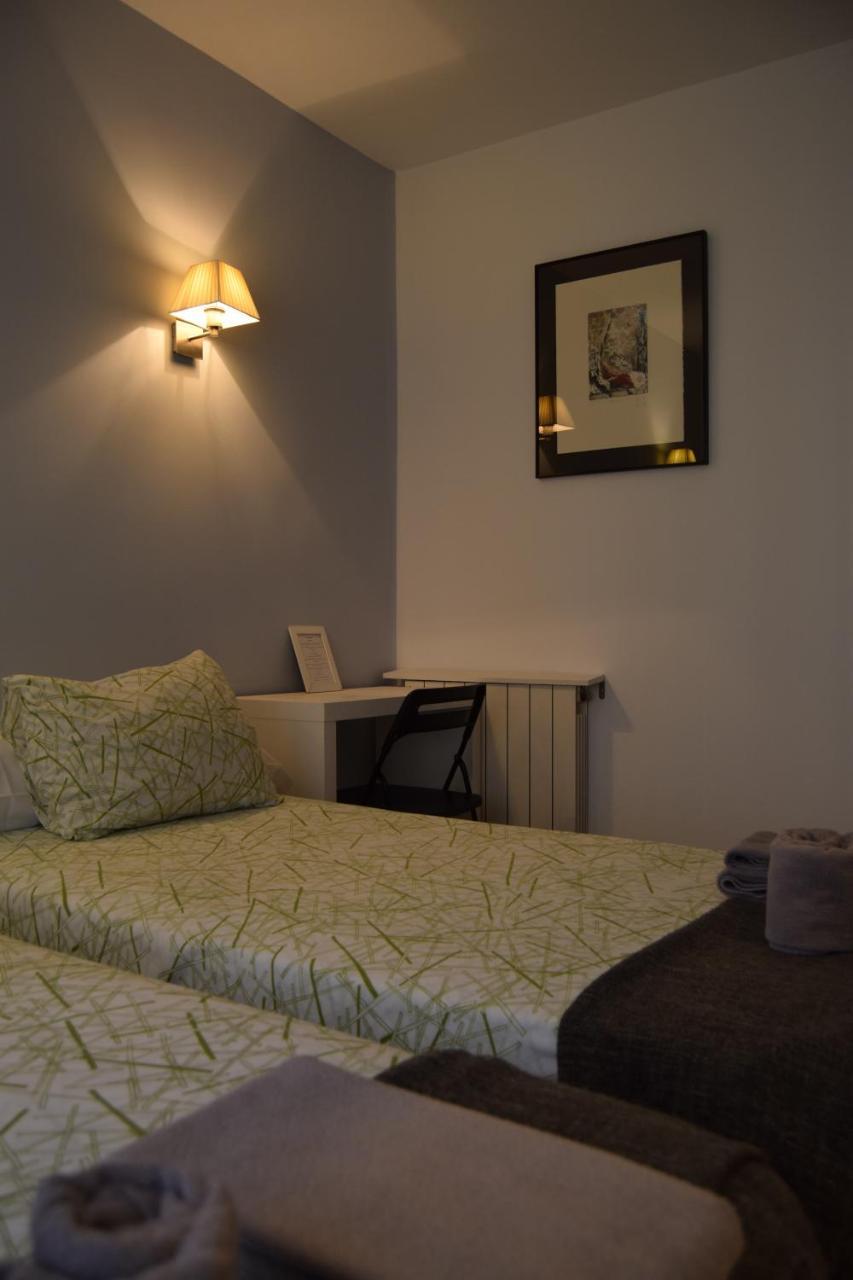 Hostal Rofer Madrid Exterior foto