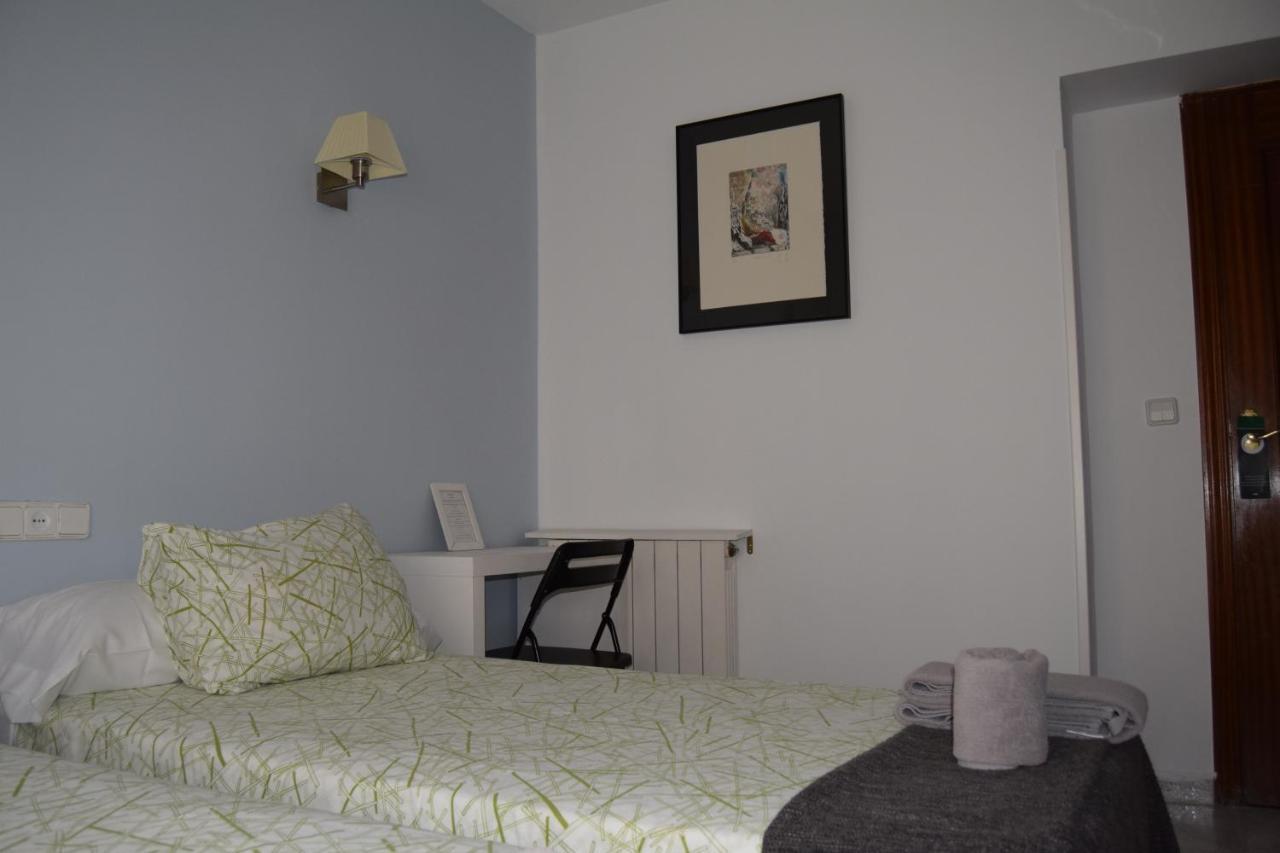 Hostal Rofer Madrid Exterior foto