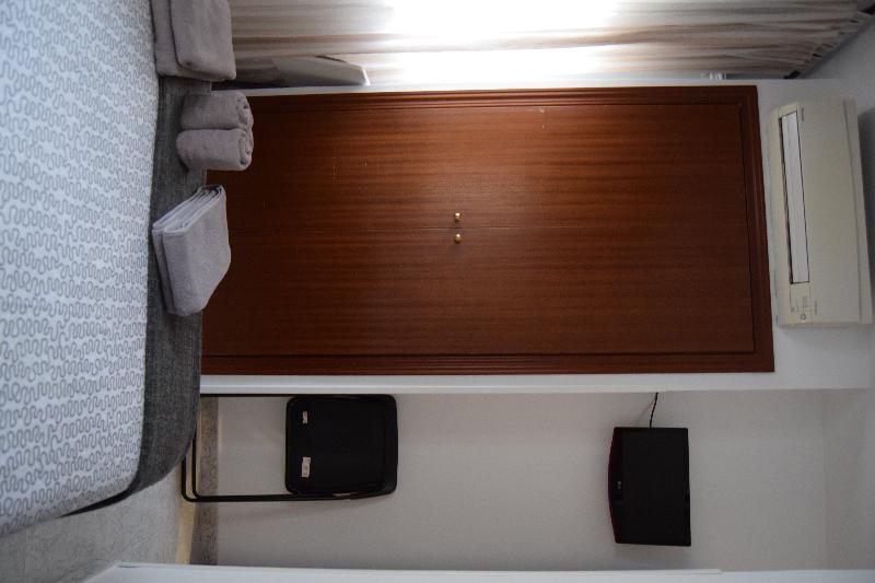 Hostal Rofer Madrid Exterior foto