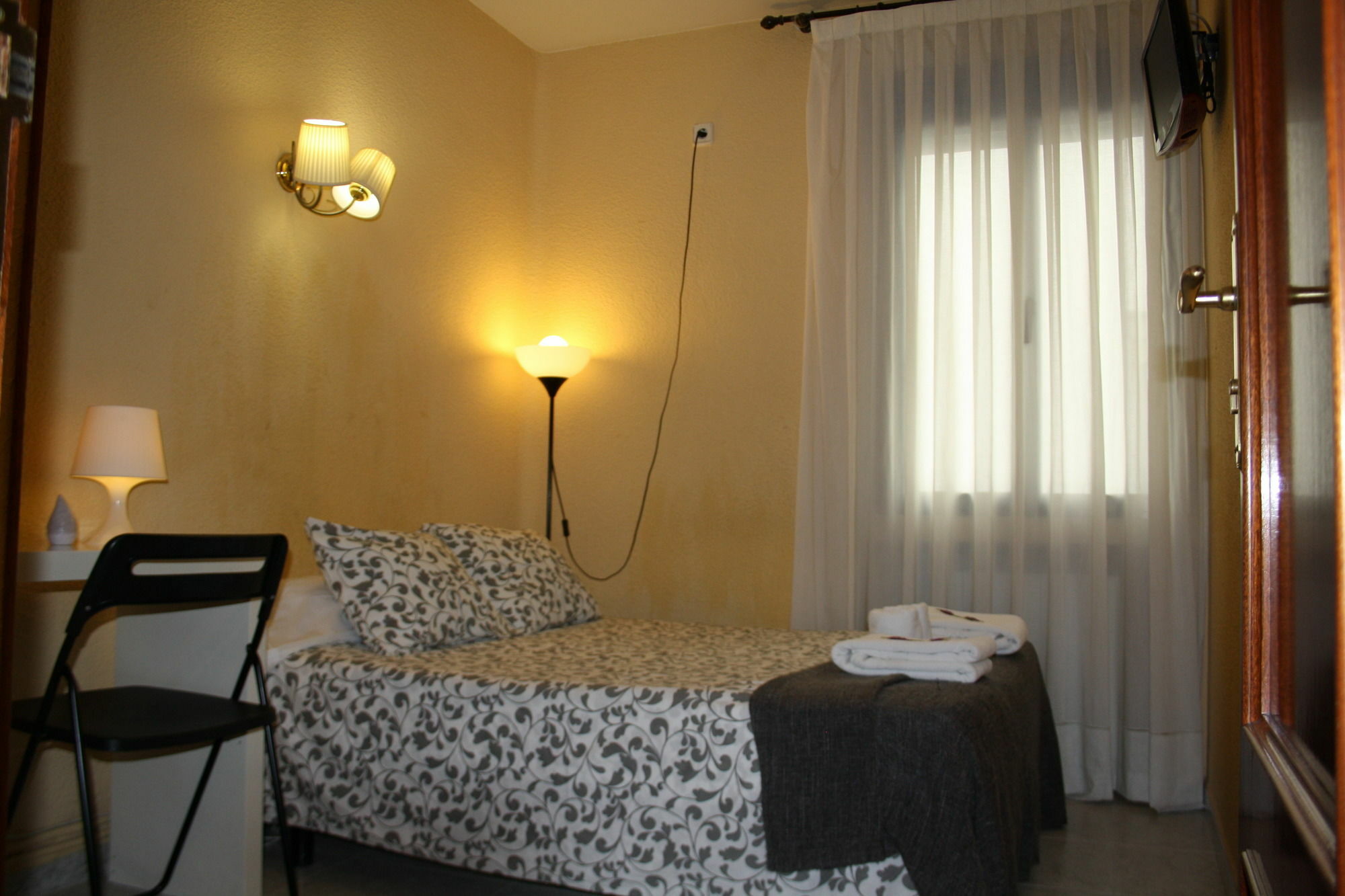 Hostal Rofer Madrid Exterior foto