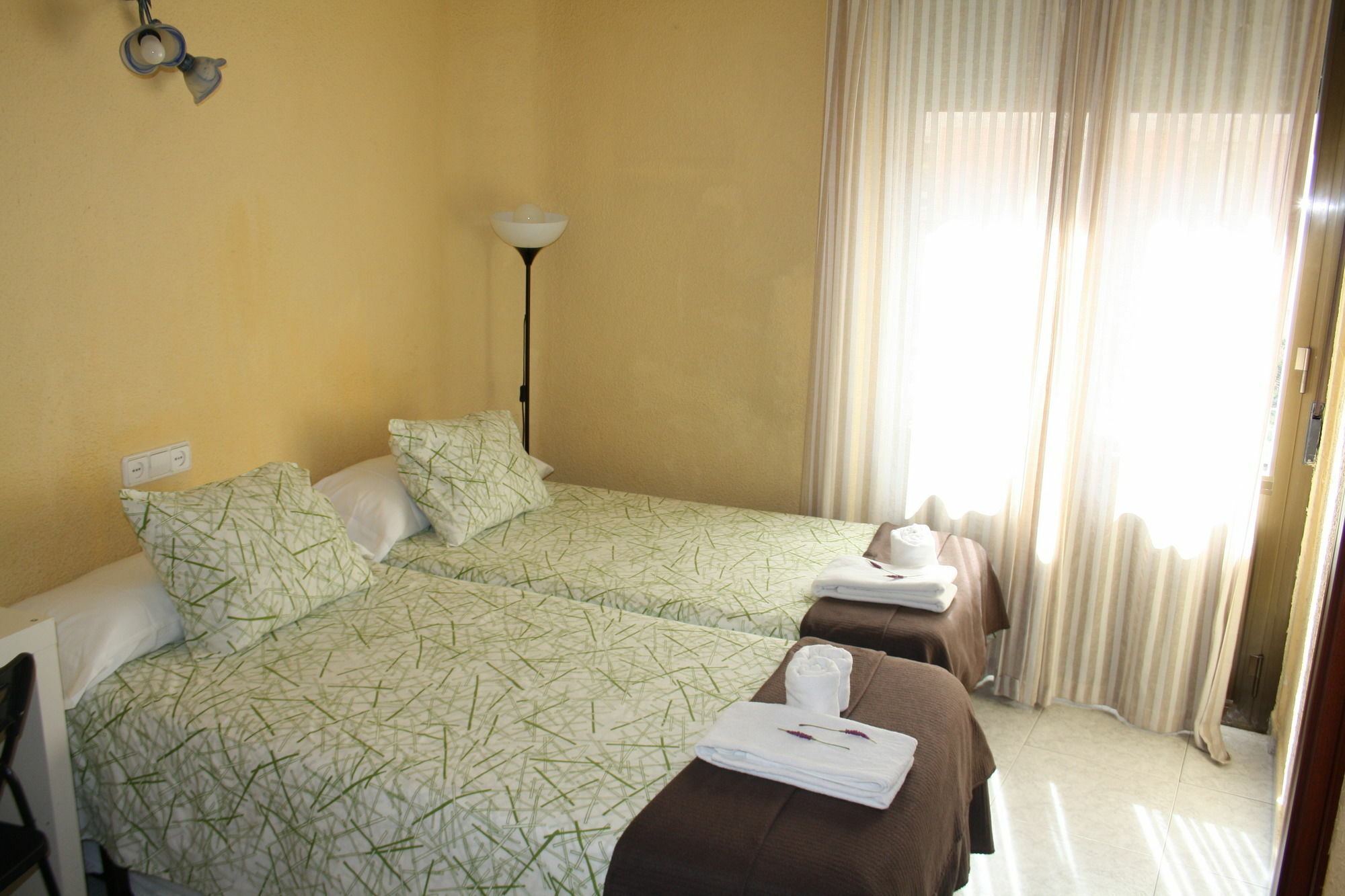 Hostal Rofer Madrid Exterior foto